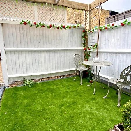 Modern And Cosy Studio Flat Londra Exterior foto