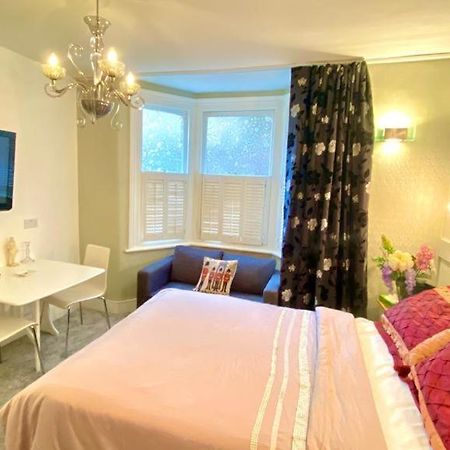 Modern And Cosy Studio Flat Londra Exterior foto