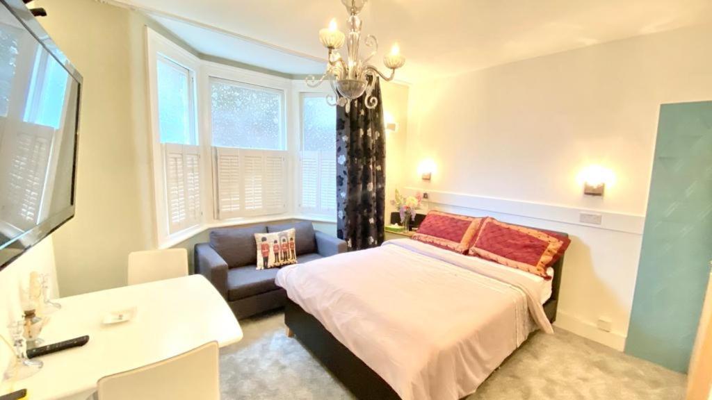 Modern And Cosy Studio Flat Londra Exterior foto