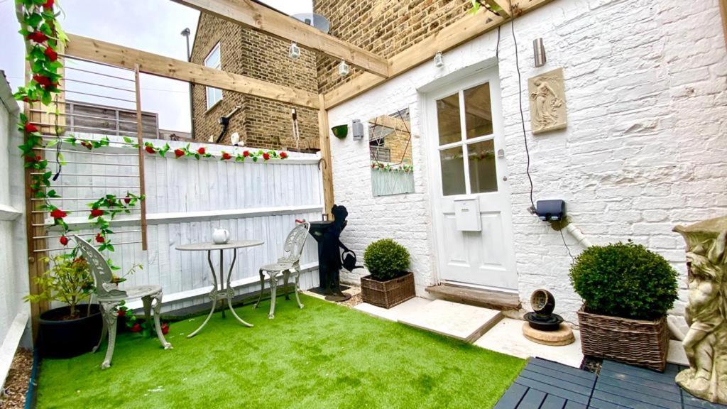Modern And Cosy Studio Flat Londra Exterior foto