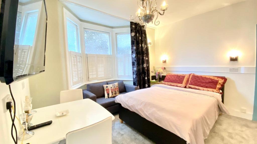 Modern And Cosy Studio Flat Londra Exterior foto